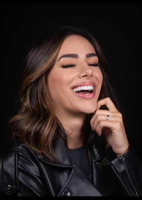 Mulher sorrindo.